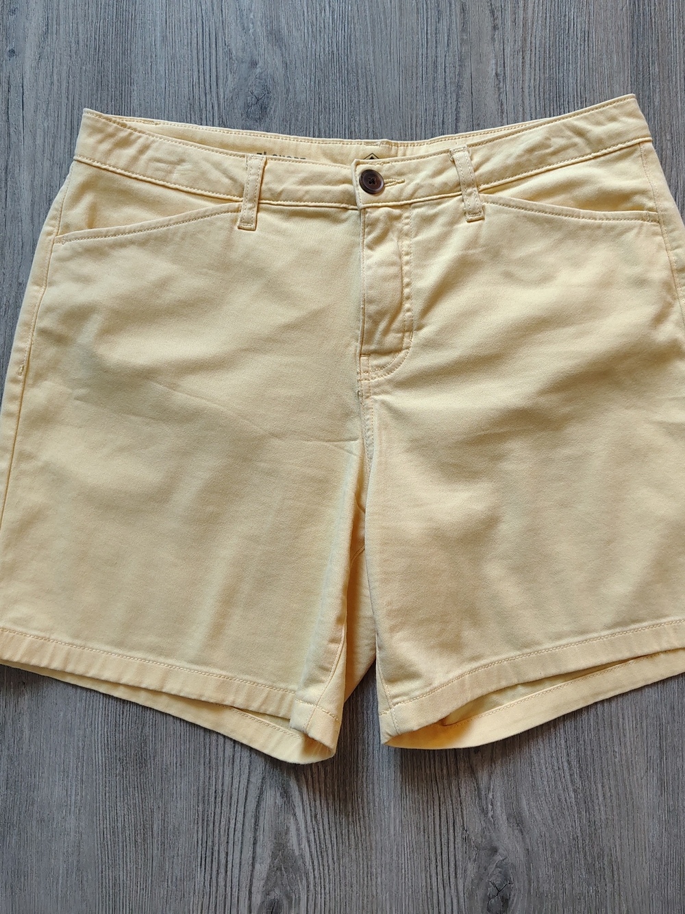 St. John's Bay Women's Yellow Stretch Chino Shorts Size 10 High Rise 7" Inseam